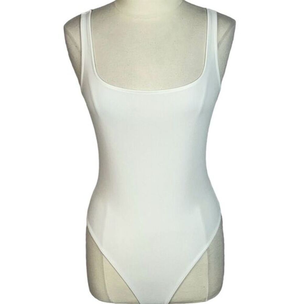 Express Women's White Scoop Neck Sleeveless Bodysuit Size M